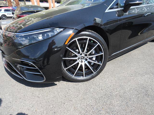 Used 2022 Mercedes-Benz EQS 580 4MATIC Sedan w/ Exclusive Trim Package image 11