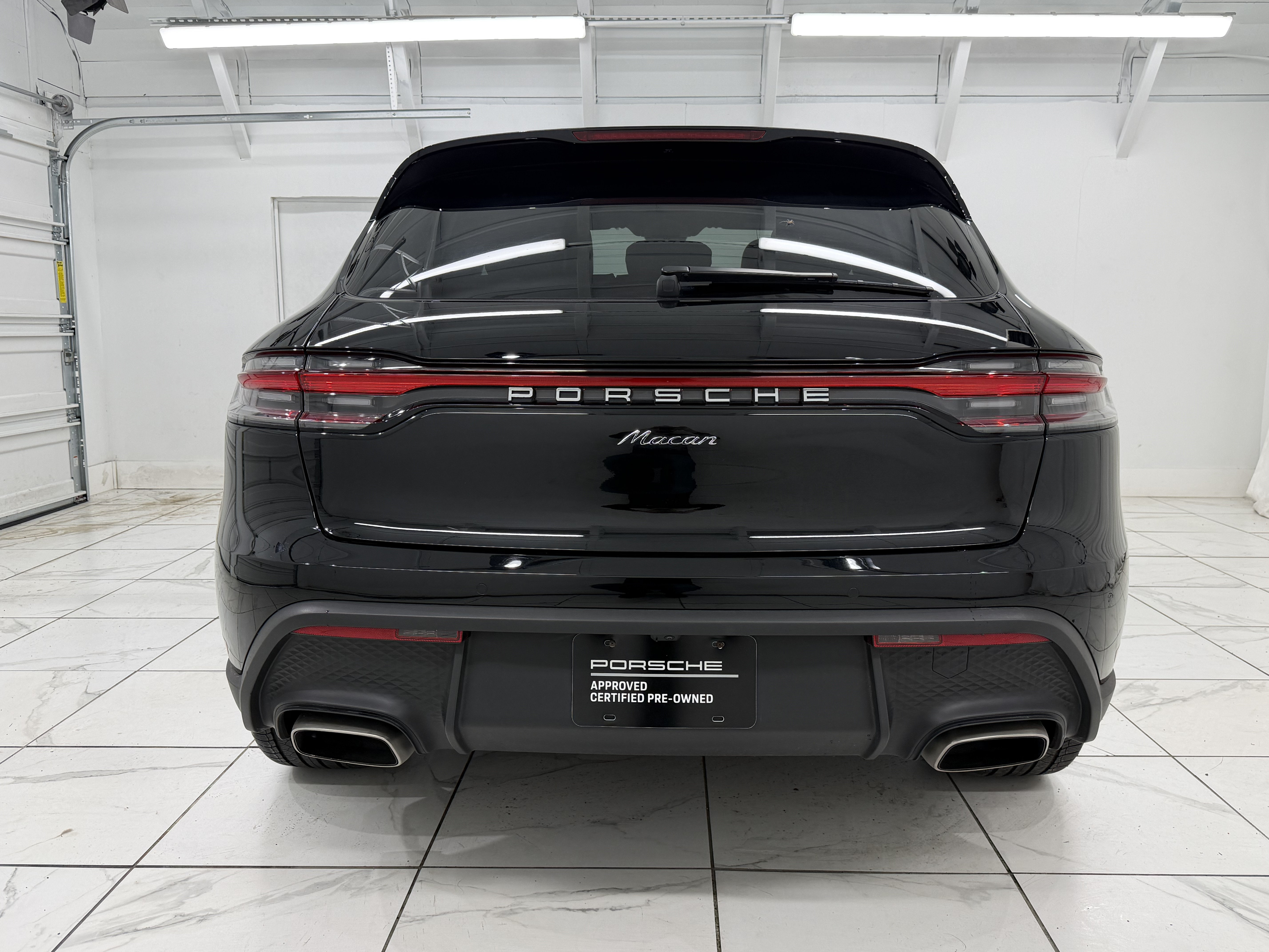 Certified 2025 Porsche Macan AWD/4WD image 13