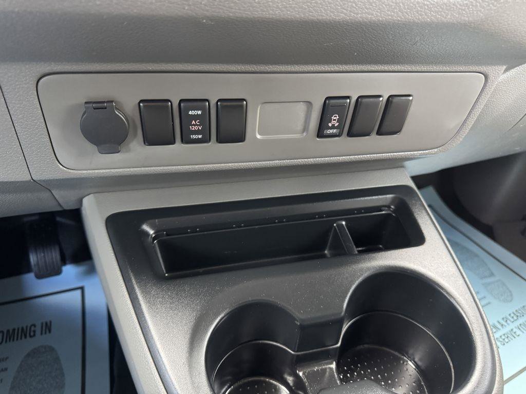 Used 2017 Nissan NV 2500 SV image 18