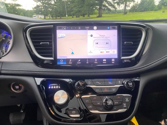 New 2027 Chrysler Pacifica Limited w/ S Appearance Package FWD image 25