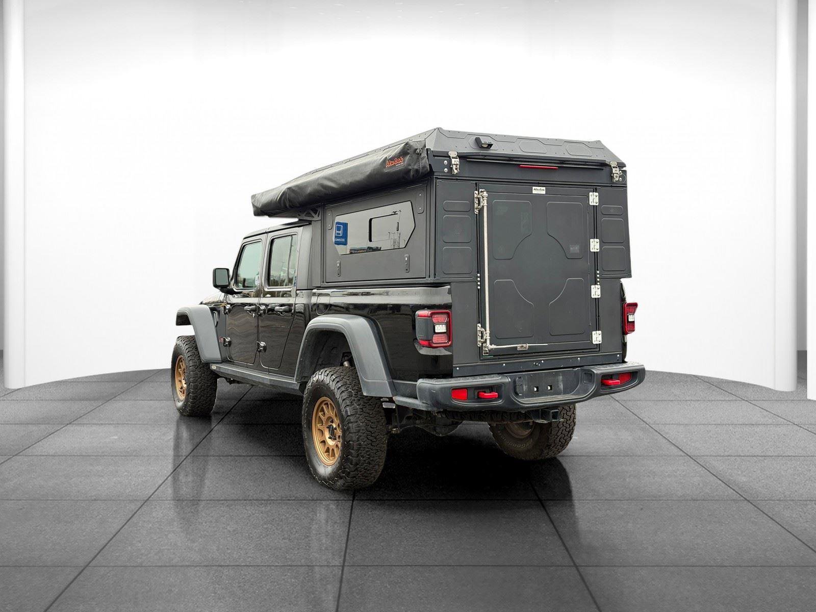 Used 2023 Jeep Gladiator Rubicon w/ LED Lighting Group AWD/4WD image 5