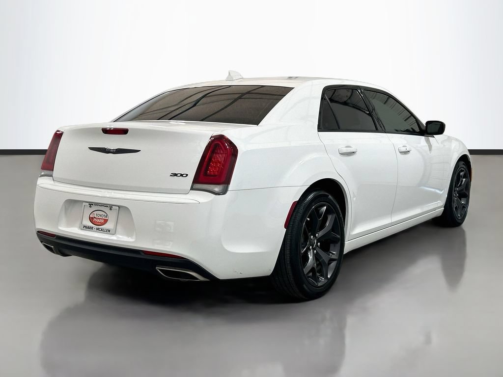 Used 2023 Chrysler 300 Touring w/ Sport Appearance Package RWD image 4