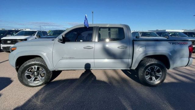Used 2019 Toyota Tacoma TRD Sport AWD/4WD image 5