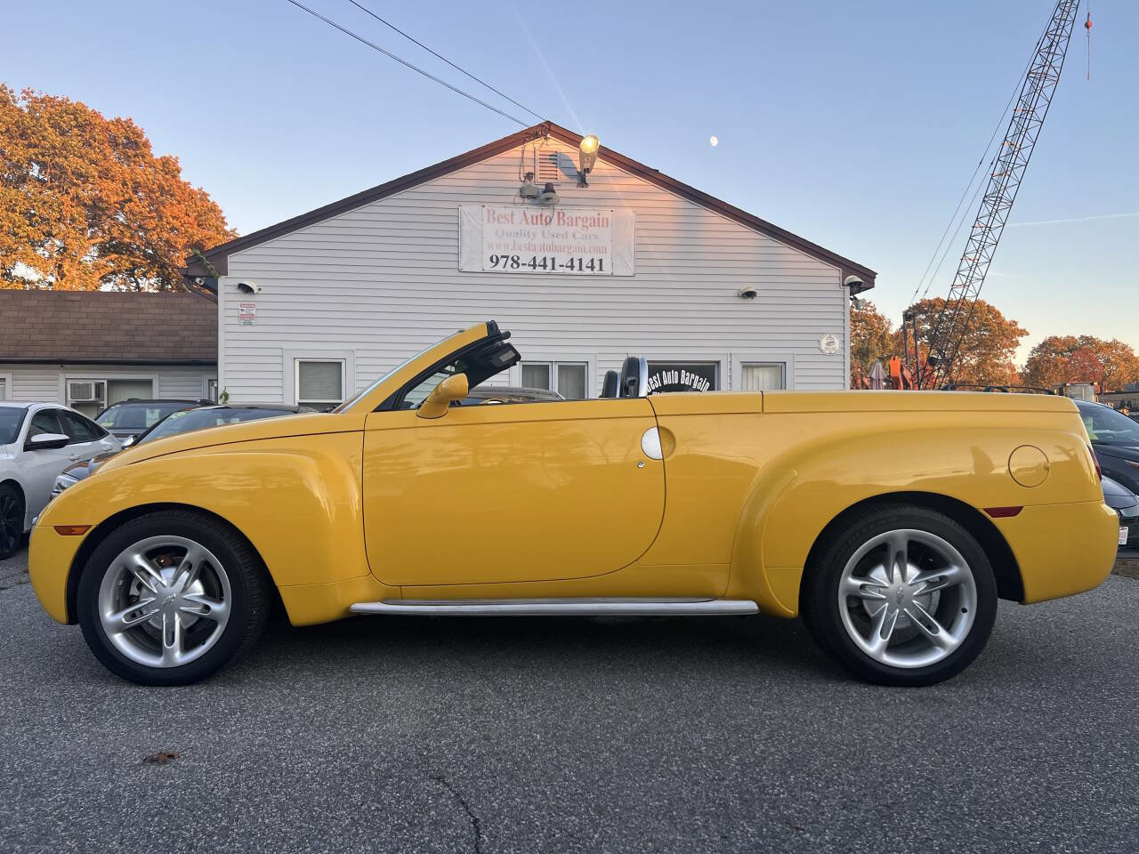 Used 2004 Chevrolet SSR w/ Preferred Equipment Group RWD image 2