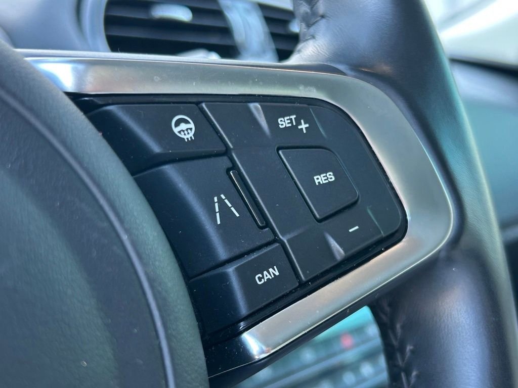 Used 2019 Jaguar F-PACE Prestige image 21