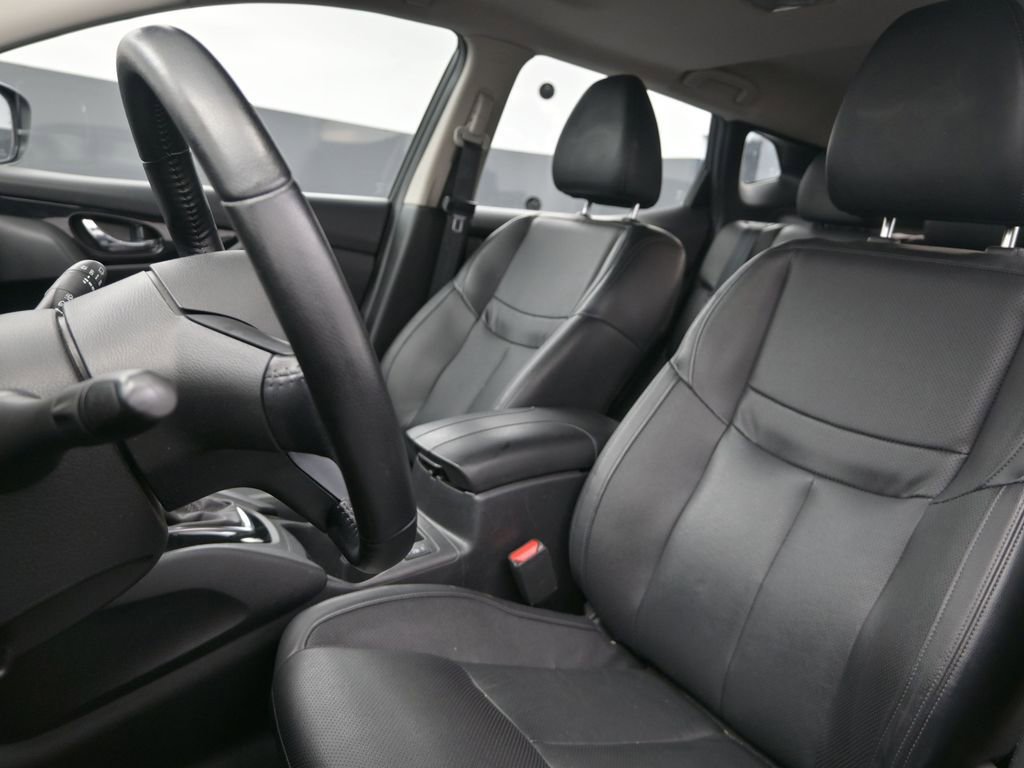 Used 2022 Nissan Rogue Sport SL w/ Premium Package image 14