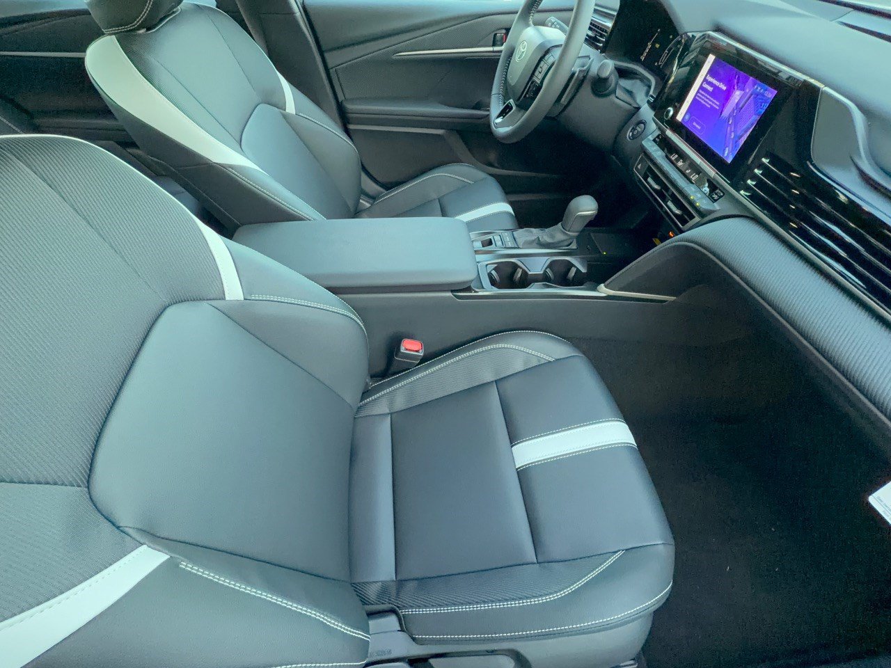 Used 2026 Toyota Camry SE FWD image 30