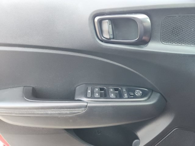 Used 2023 Hyundai Venue Limited FWD image 24