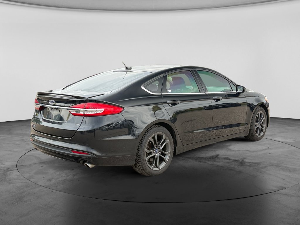 Used 2018 Ford Fusion SE w/ Equipment Group 201A FWD image 8