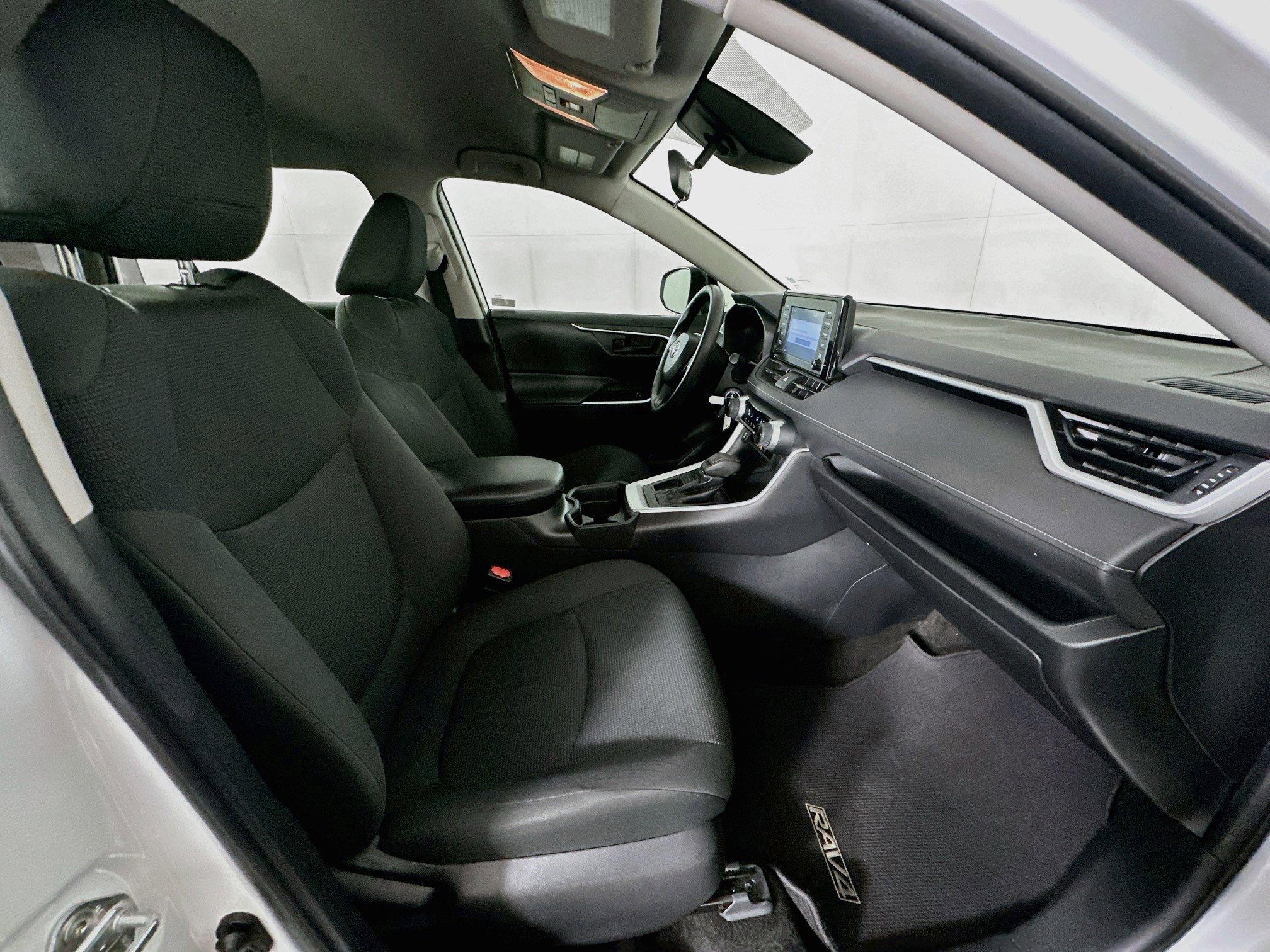 Used 2019 Toyota RAV4 LE FWD image 28