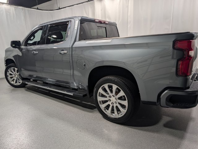 Used 2021 Chevrolet Silverado 1500 High Country w/ Technology Package AWD/4WD image 8