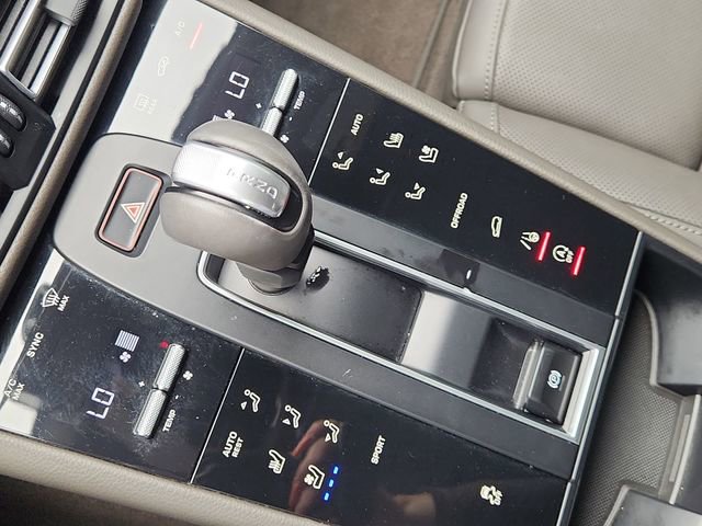 Used 2022 Porsche Macan image 16