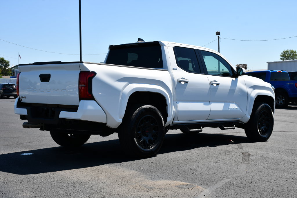 Used 2025 Toyota Tacoma SR5 AWD/4WD image 7