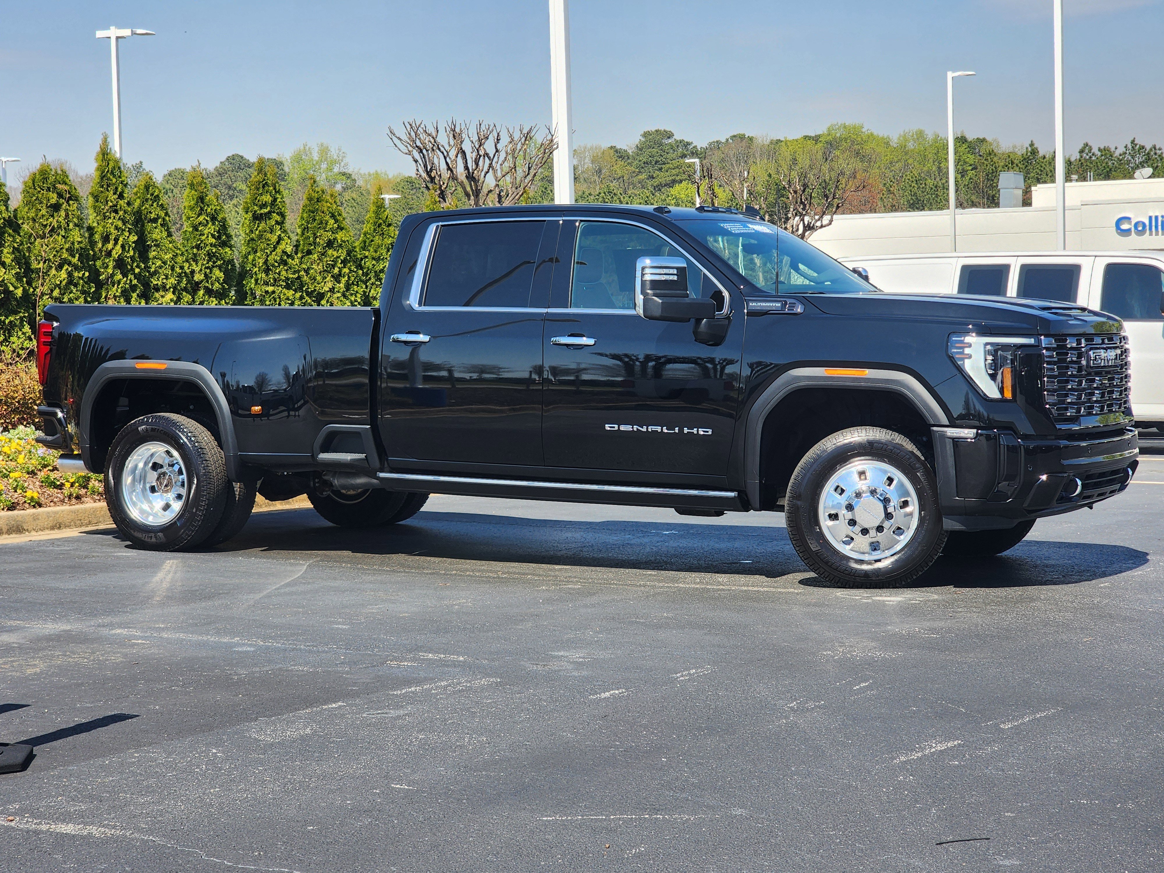 Used 2025 GMC Sierra 3500 Denali Ultimate image 3