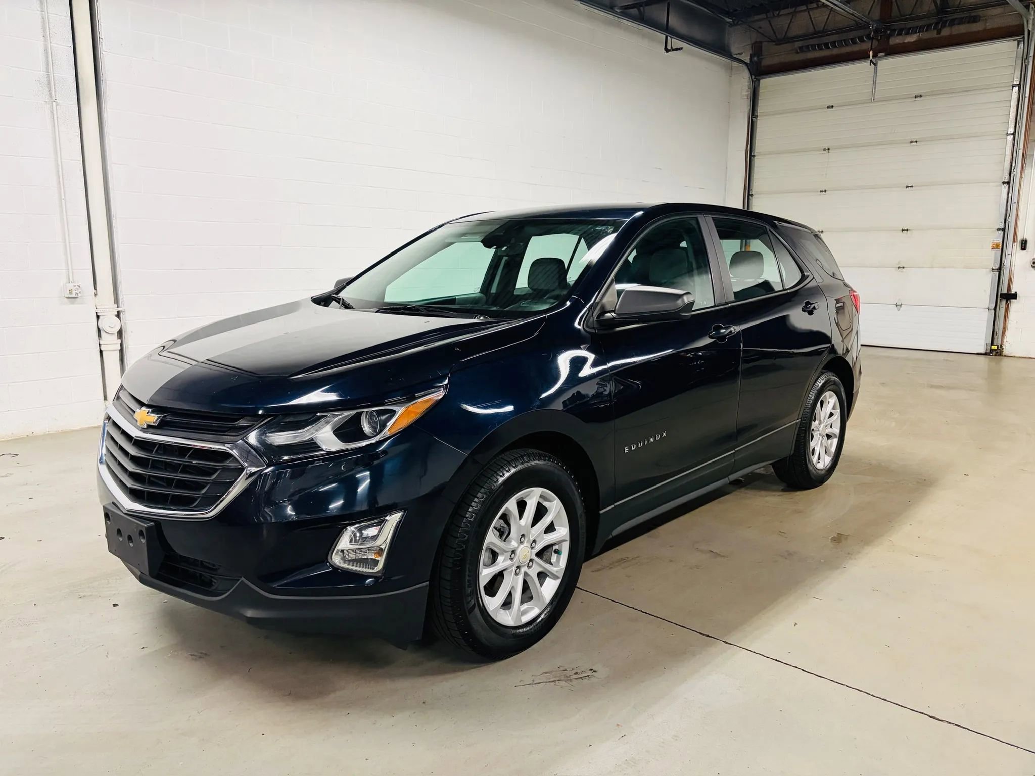 Used 2020 Chevrolet Equinox LS FWD image 2