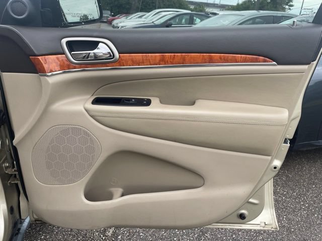 Used 2011 Jeep Grand Cherokee Overland AWD/4WD image 23