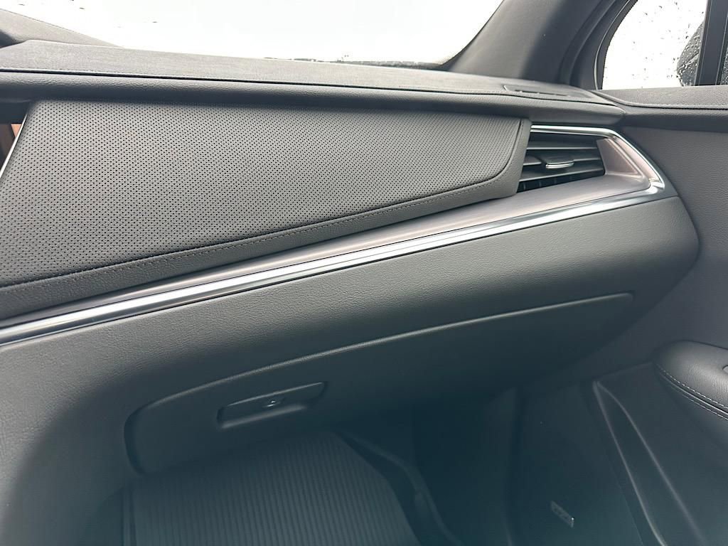 New 2025 Cadillac XT5 Luxury w/ LPO, Floor Liner Package AWD/4WD image 20