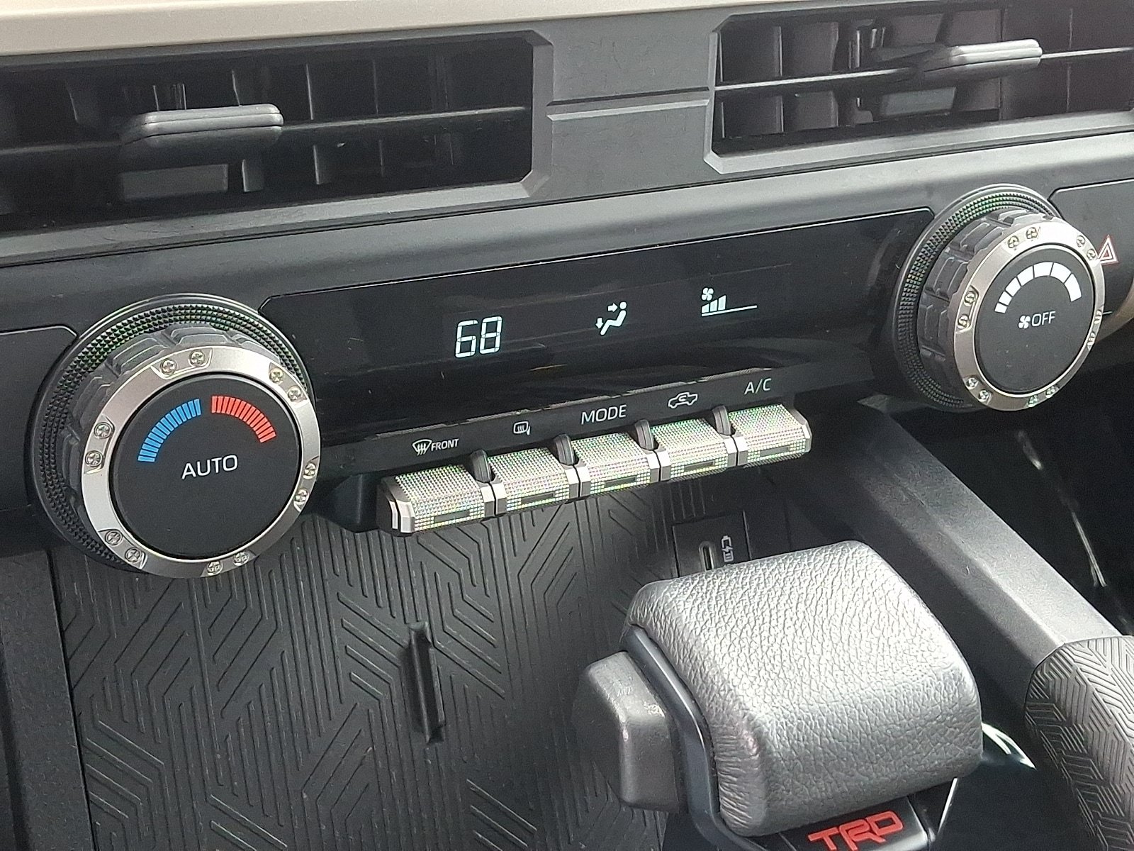 Used 2024 Toyota Tacoma TRD Off-Road AWD/4WD image 15