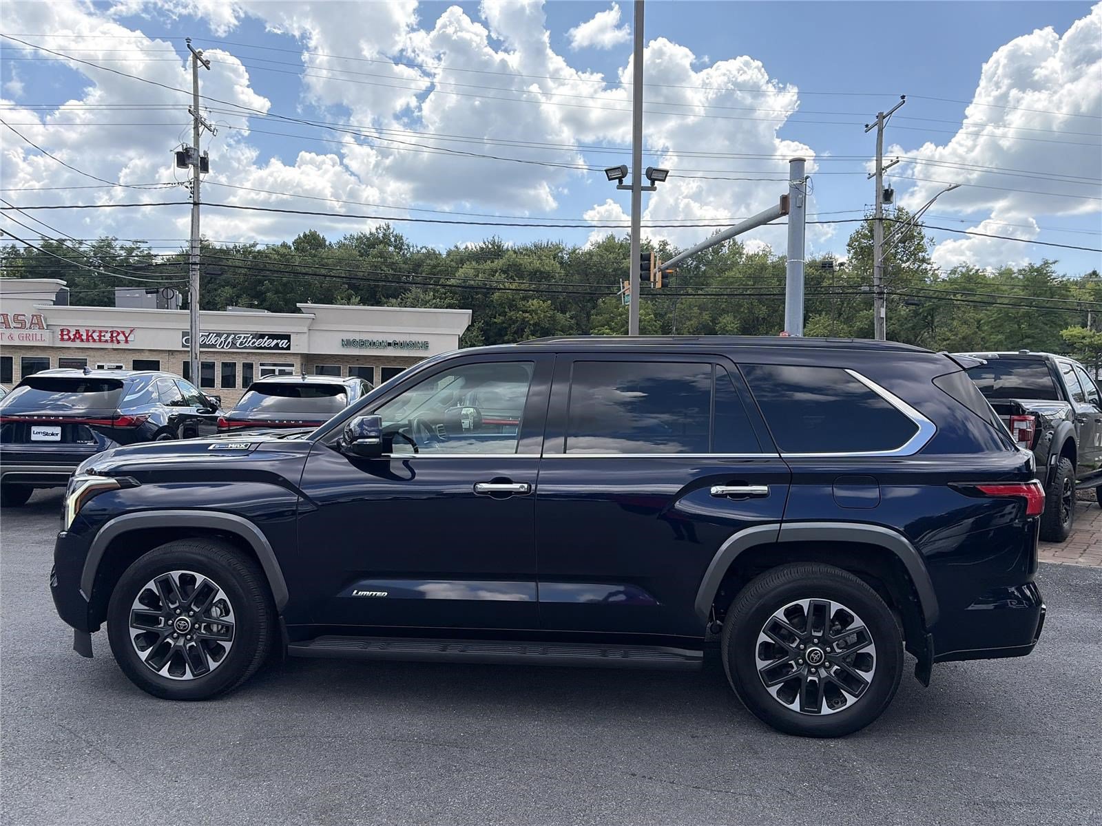 Used 2023 Toyota Sequoia Limited w/ Tow Technology Package AWD/4WD image 2