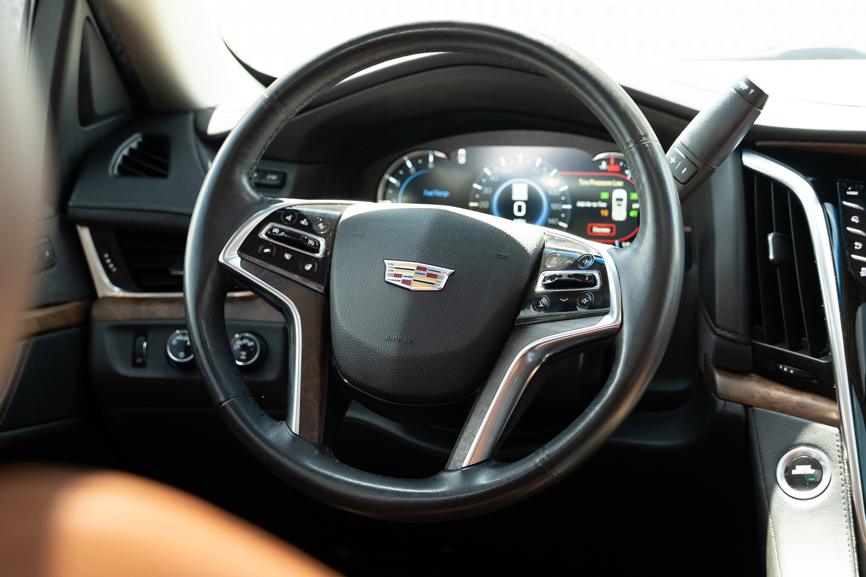 Used 2020 Cadillac Escalade Luxury AWD/4WD image 8