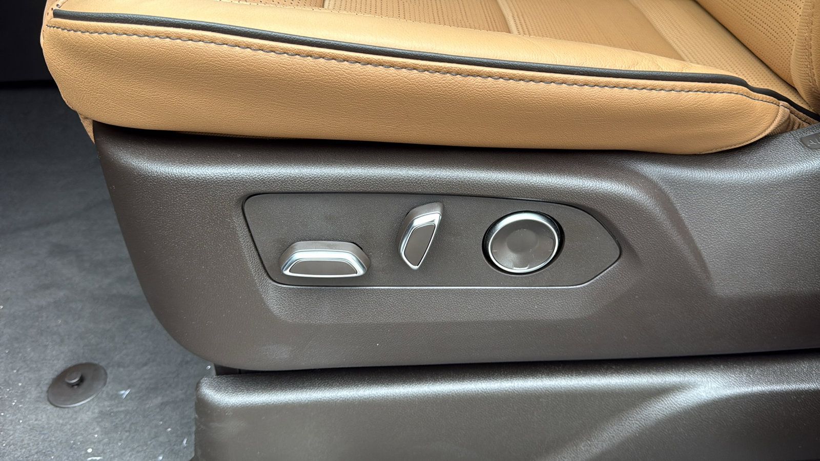 New 2026 Cadillac Escalade Luxury image 12