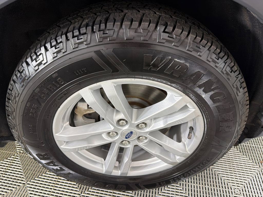 Used 2023 Ford Explorer XLT RWD image 12