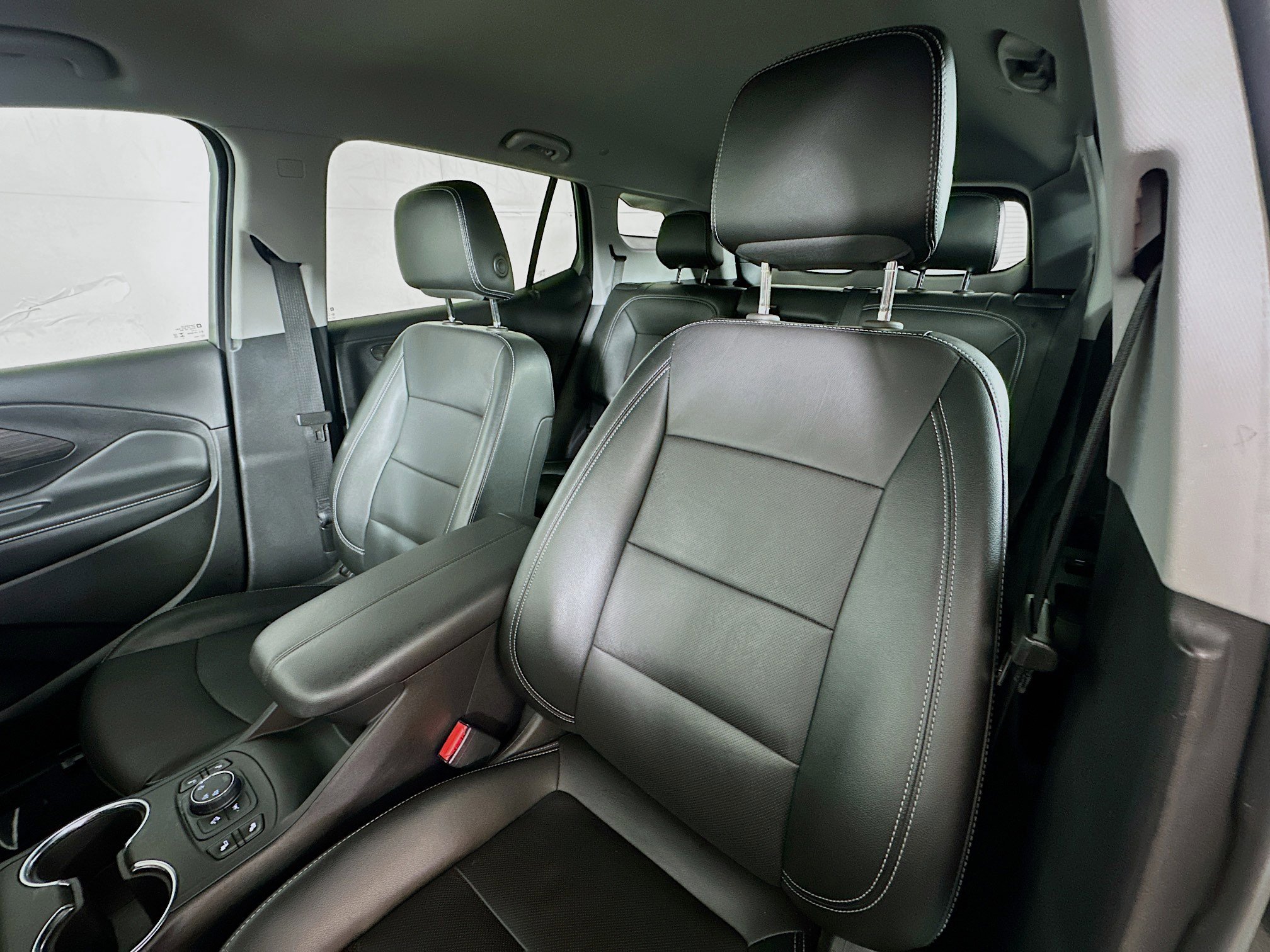 Used 2024 GMC Terrain SLT image 19