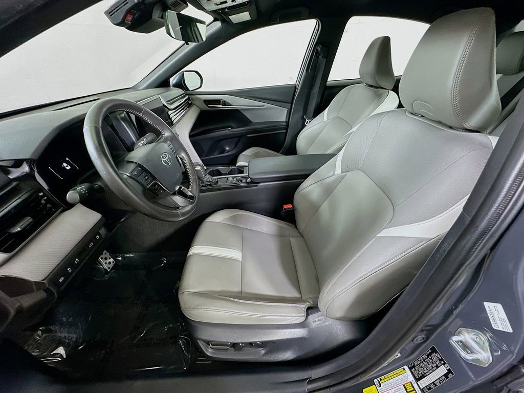 Used 2025 Toyota Camry SE image 15