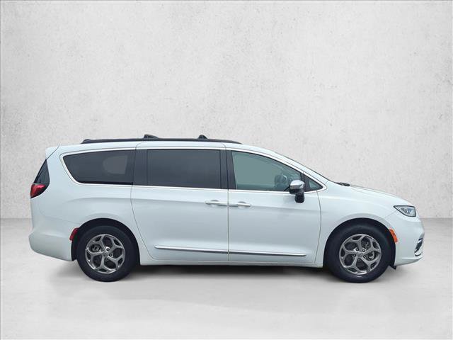 Used 2023 Chrysler Pacifica Limited image 4