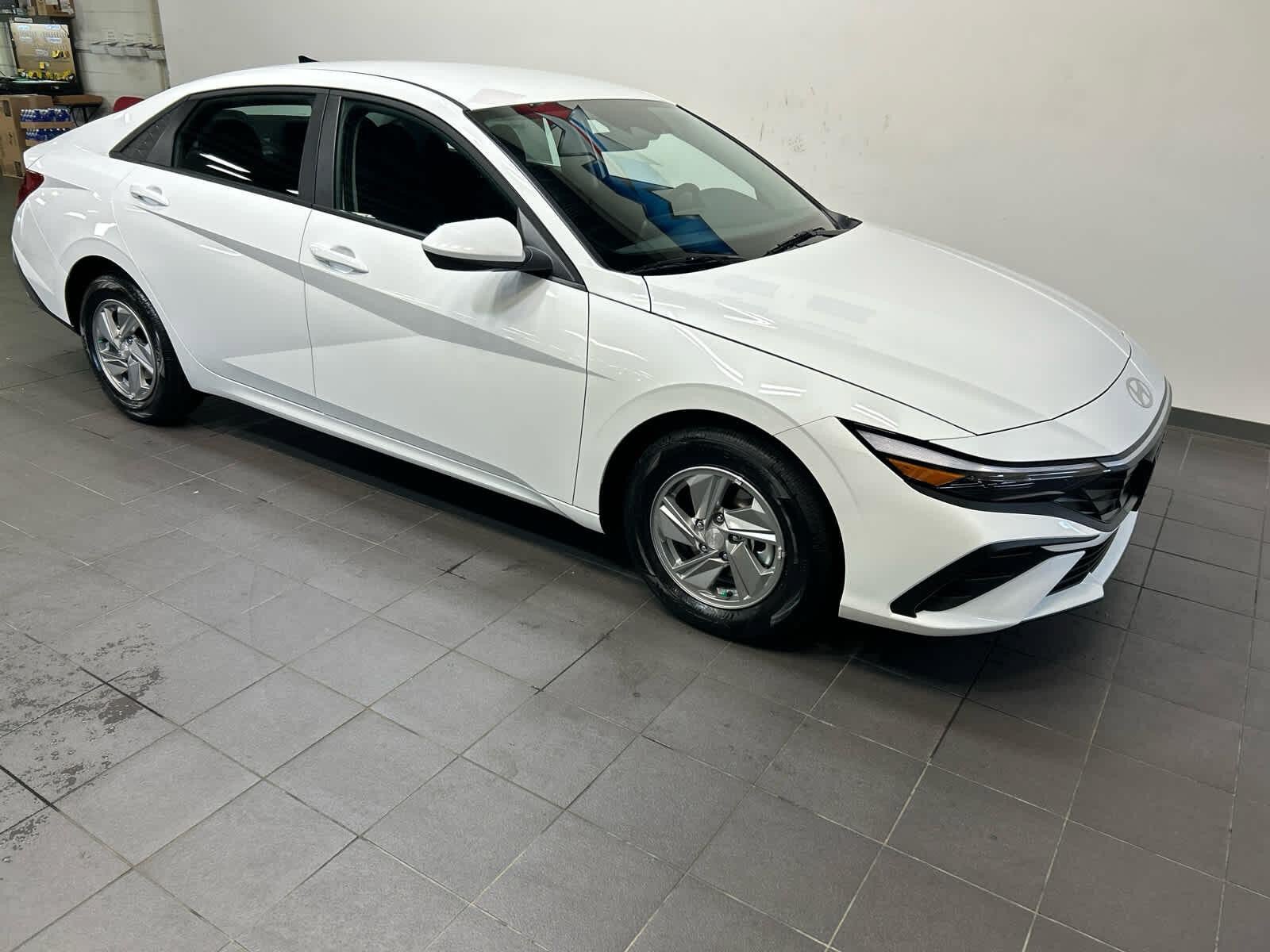 New 2026 Hyundai Elantra SE FWD image 2