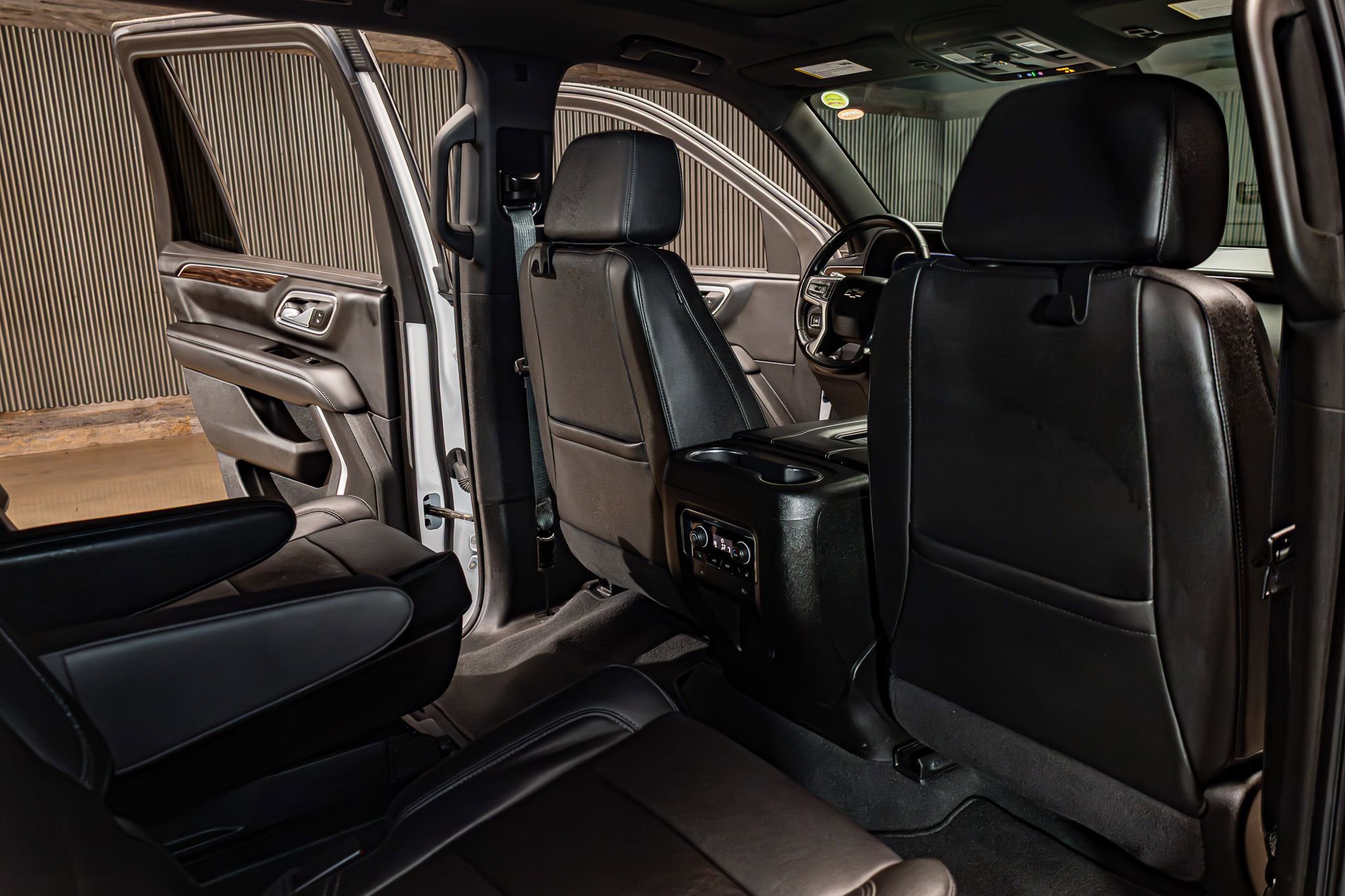 Used 2022 Chevrolet Tahoe Z71 w/ Luxury Package AWD/4WD image 27
