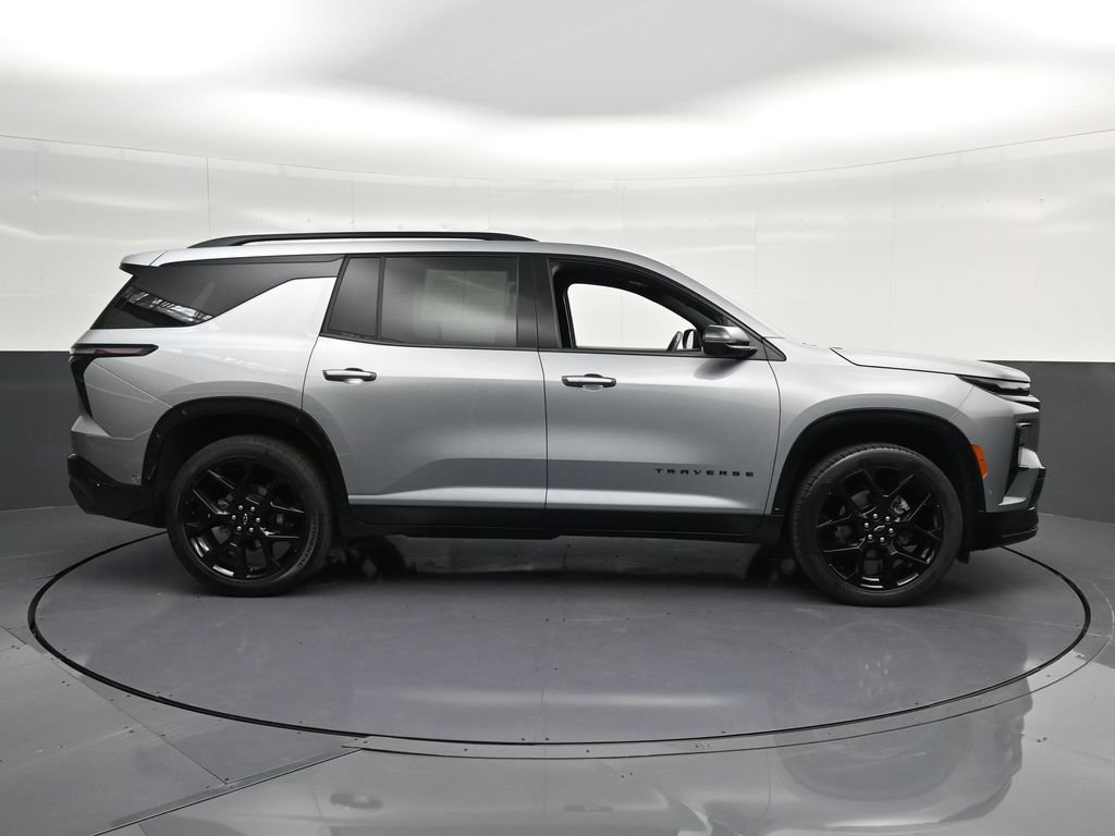 Used 2024 Chevrolet Traverse RS FWD image 4