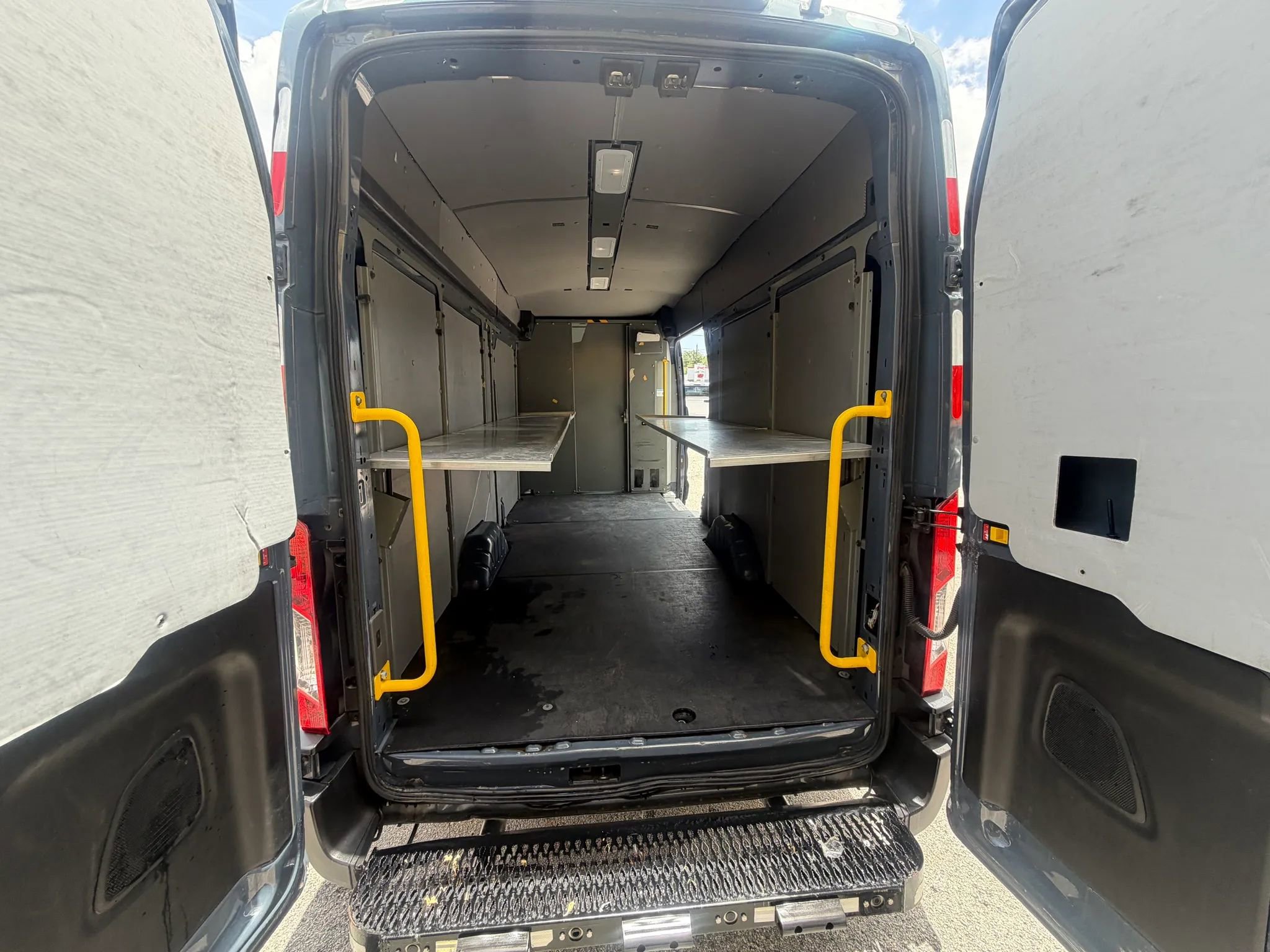 Used 2020 Ford Transit 250 148 High Roof Extended RWD image 5