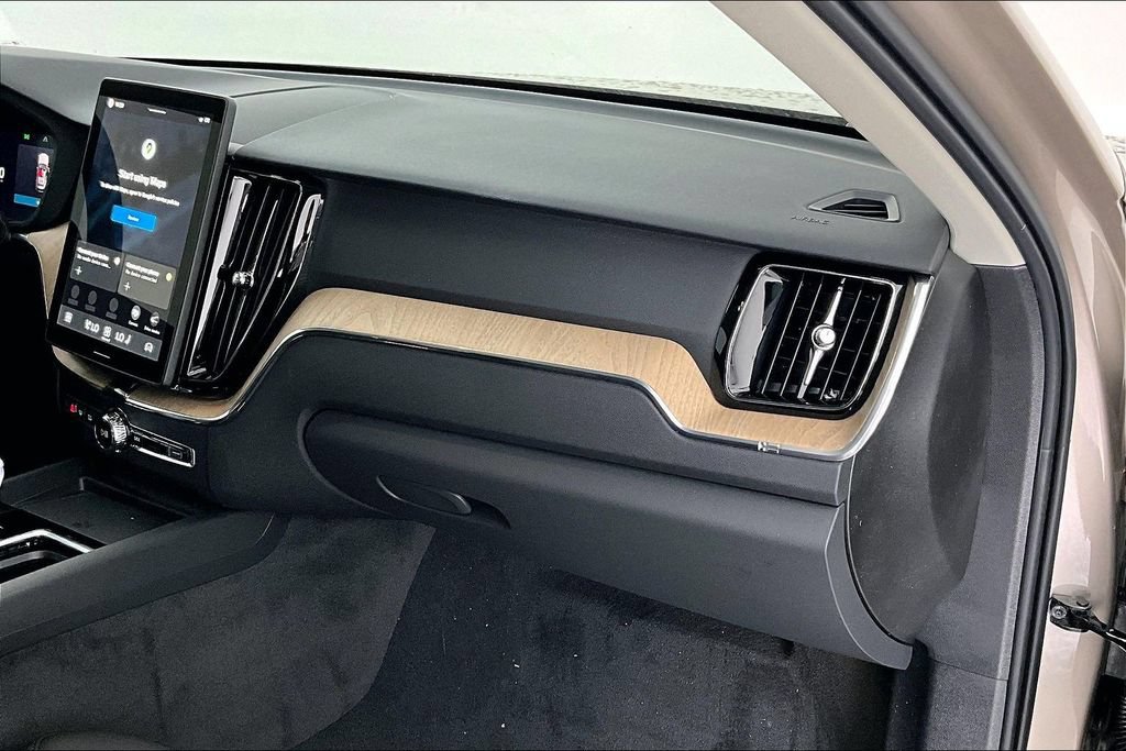 New 2026 Volvo XC60 B5 Core w/ Climate Package AWD/4WD image 10