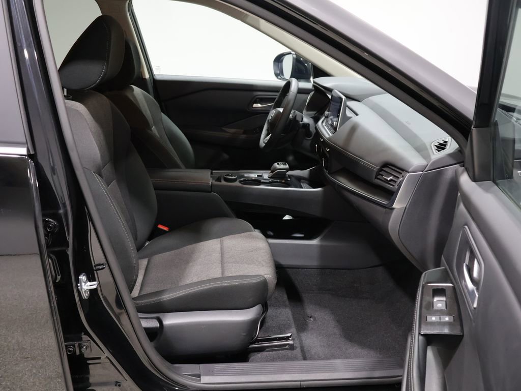 Used 2025 Nissan Rogue SV AWD/4WD image 25