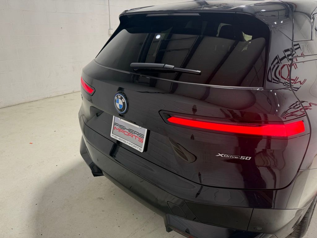 Used 2024 BMW iX xDrive50 w/ Sport Package AWD/4WD image 9