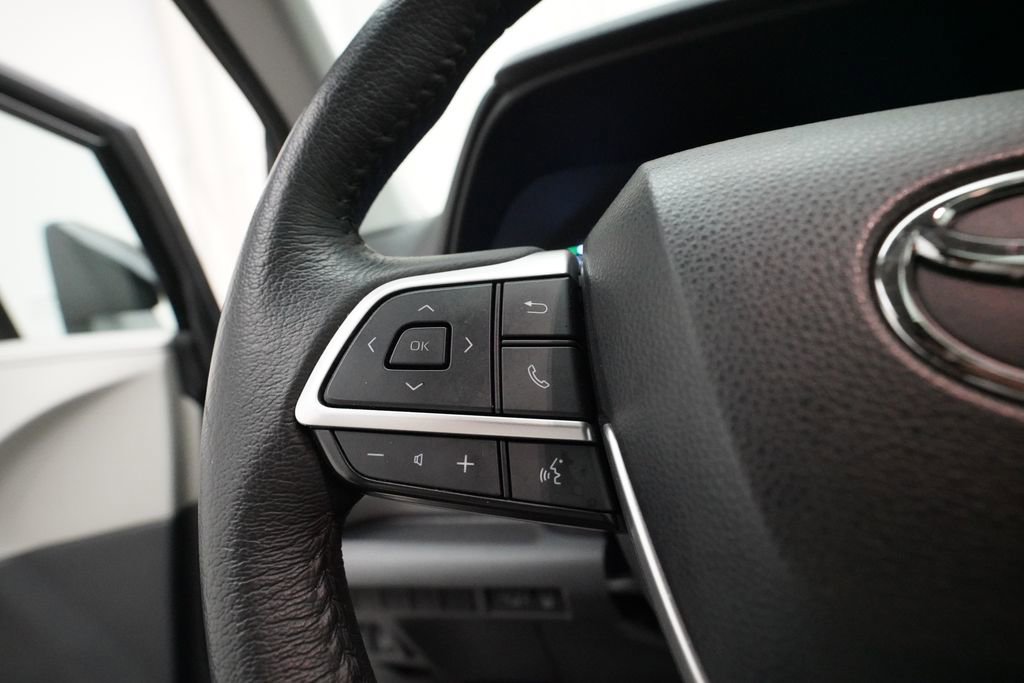 Used 2023 Toyota Sienna XLE FWD image 19