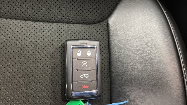 Used 2025 Jeep Grand Cherokee Altitude AWD/4WD image 20