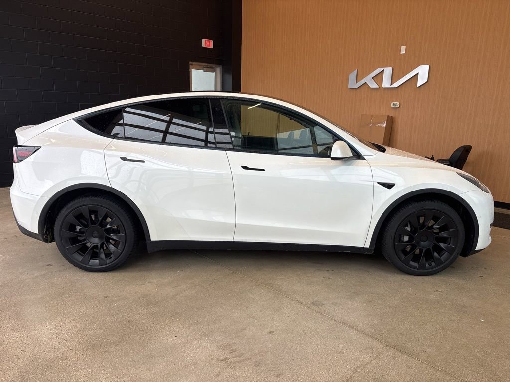 Used 2021 Tesla Model Y Long Range AWD/4WD image 16