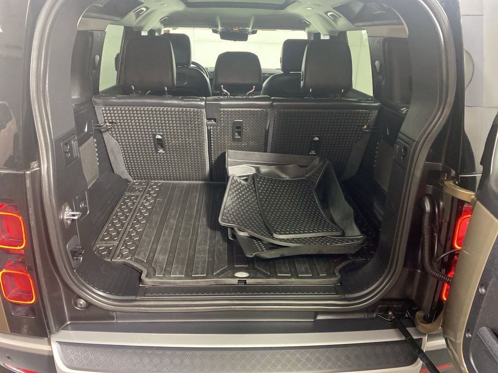 Used 2021 Land Rover Defender 110 SE image 26