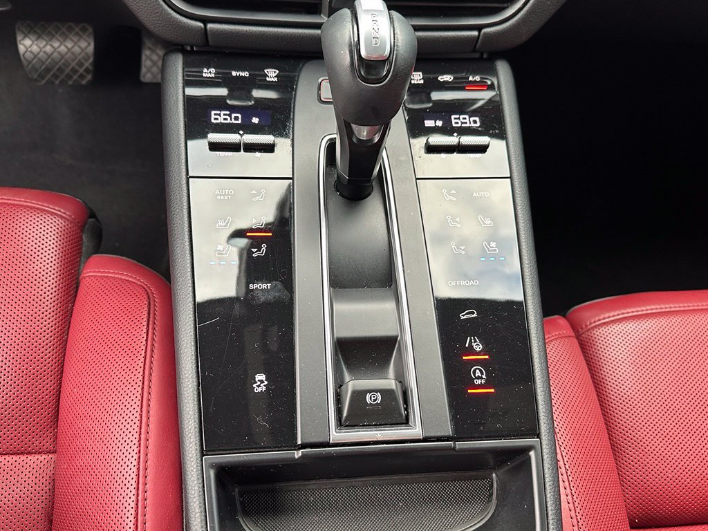 Used 2023 Porsche Macan AWD/4WD image 36