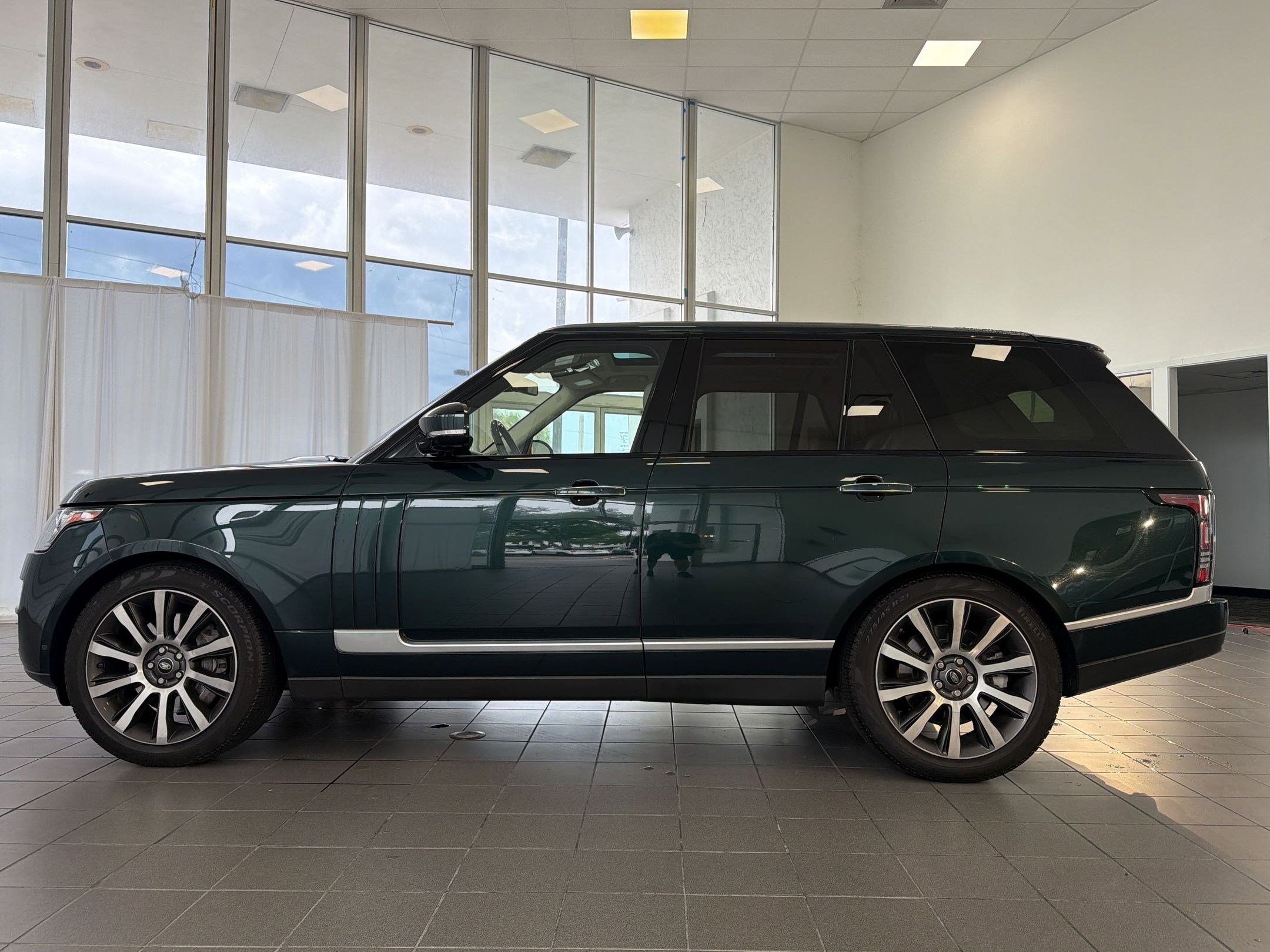 Used 2016 Land Rover Range Rover Autobiography AWD/4WD image 2