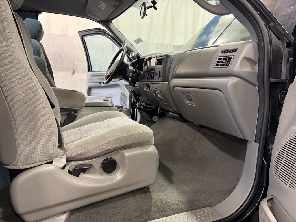 Used 2003 Ford F250 XL image 4