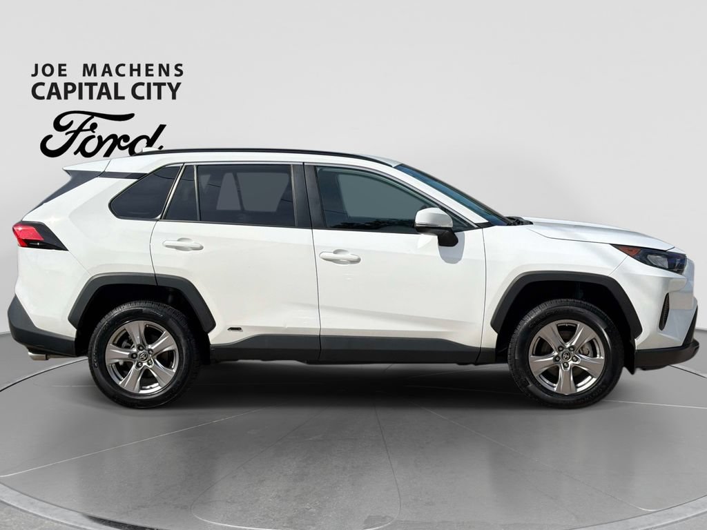 Used 2022 Toyota RAV4 LE AWD/4WD image 3