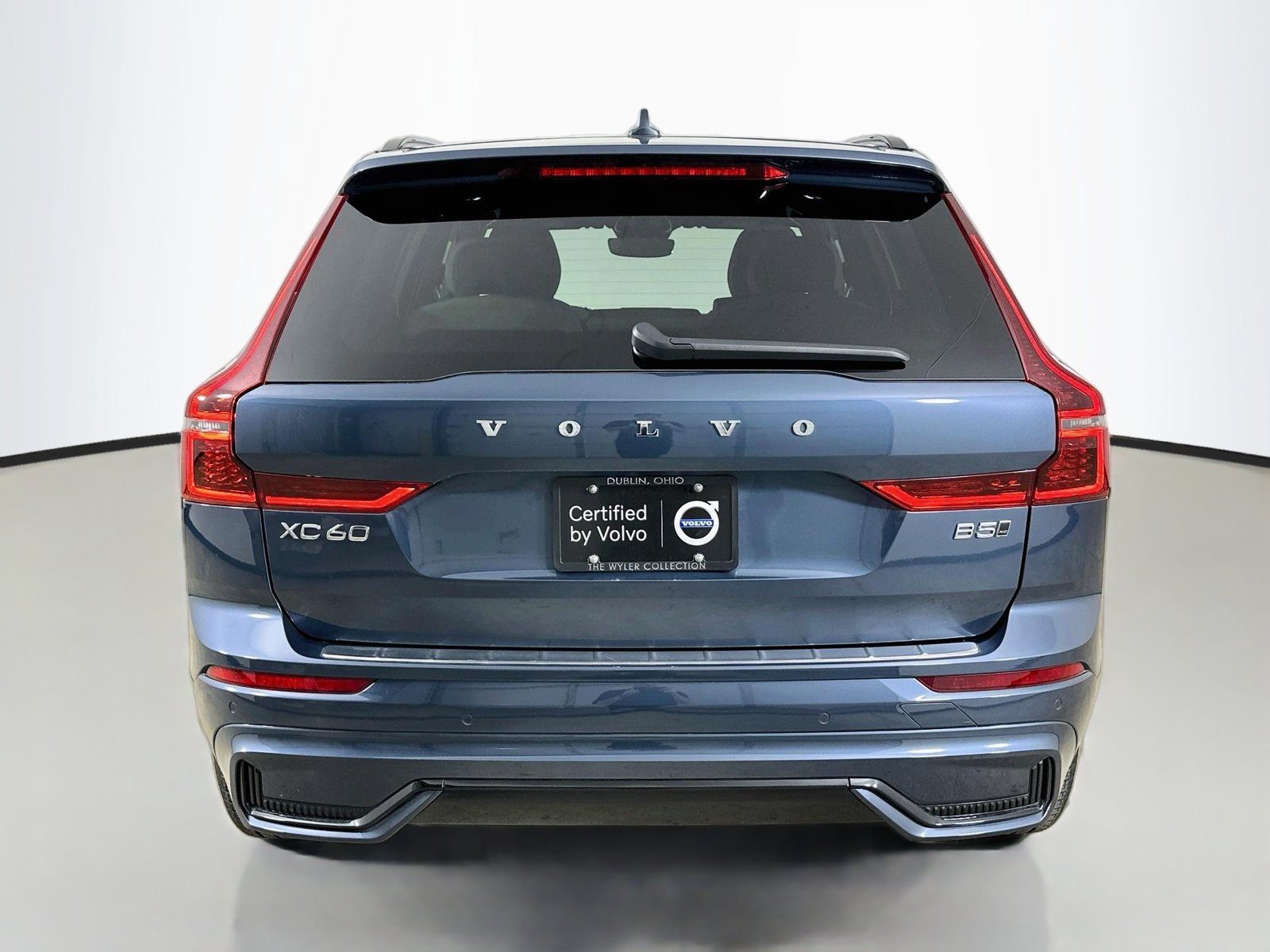 New 2026 Volvo XC60 B5 Plus w/ Protection Package Premier AWD/4WD image 6