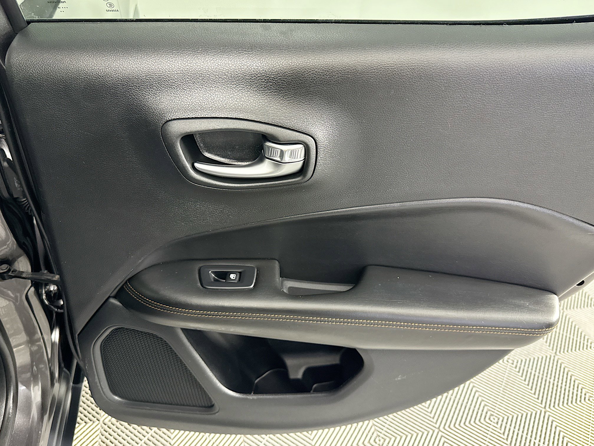 Used 2018 Jeep Compass Limited w/ Navigation Group FWD image 27