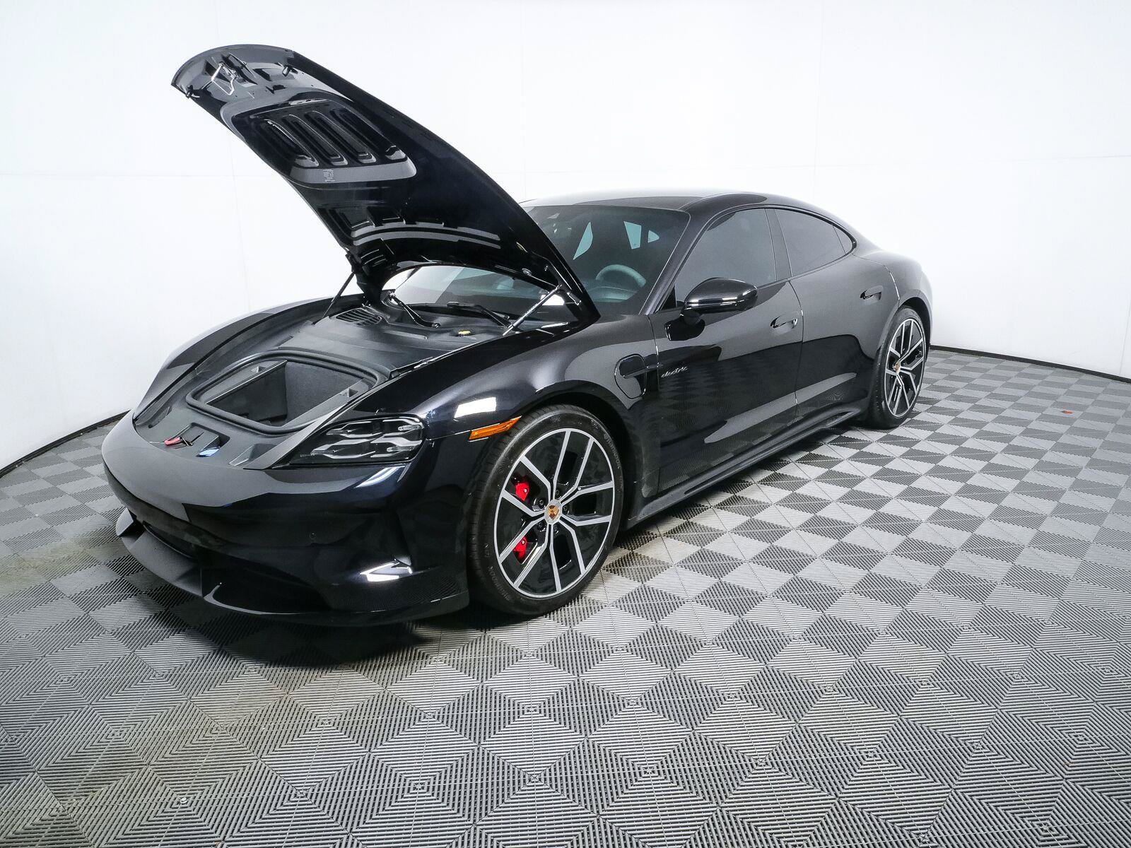 Certified 2025 Porsche Taycan GTS AWD/4WD image 35