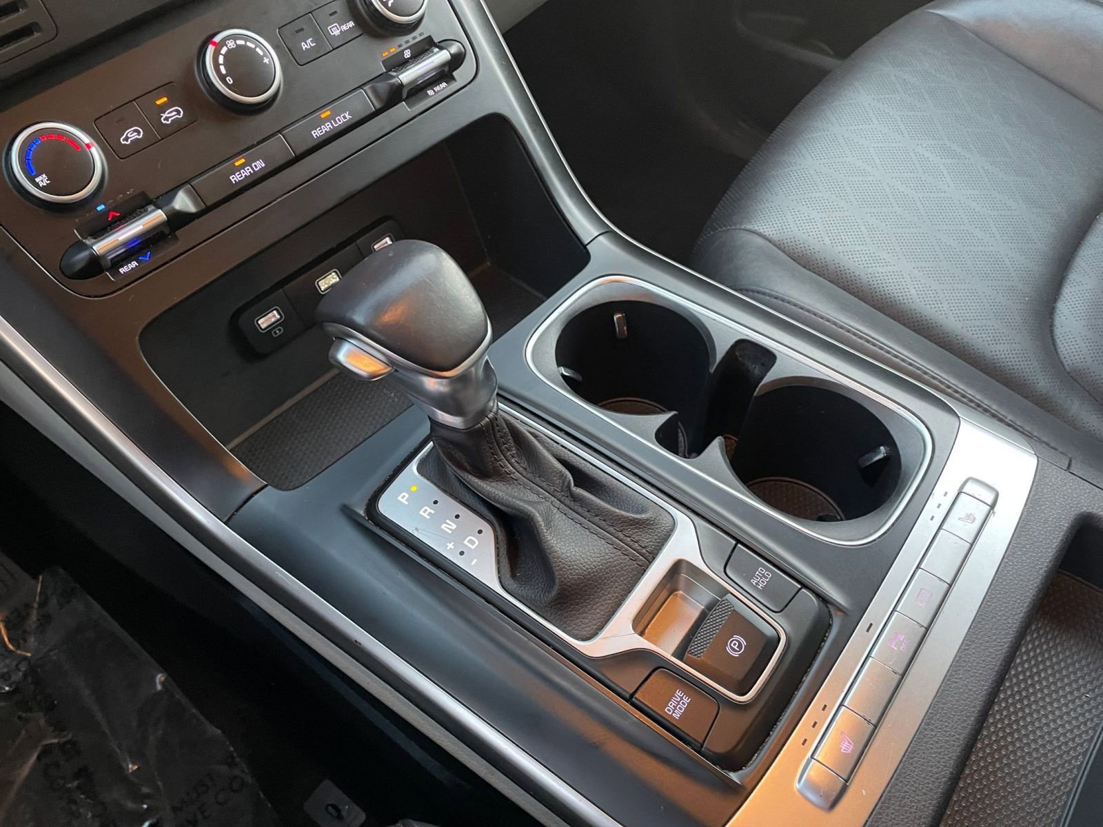 Used 2023 Kia Carnival LX image 41