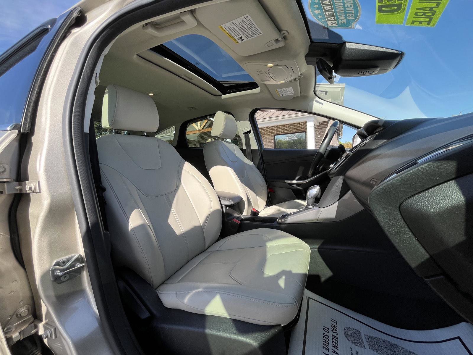 Used 2018 Ford Focus Titanium w/ Titanium Technology Package image 15