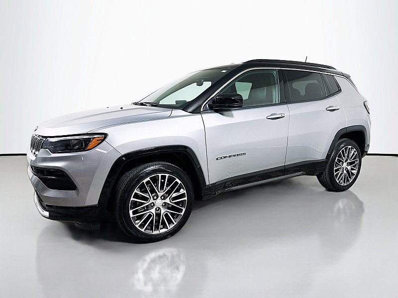 Used 2023 Jeep Compass Limited w/ Elite Group AWD/4WD image 3